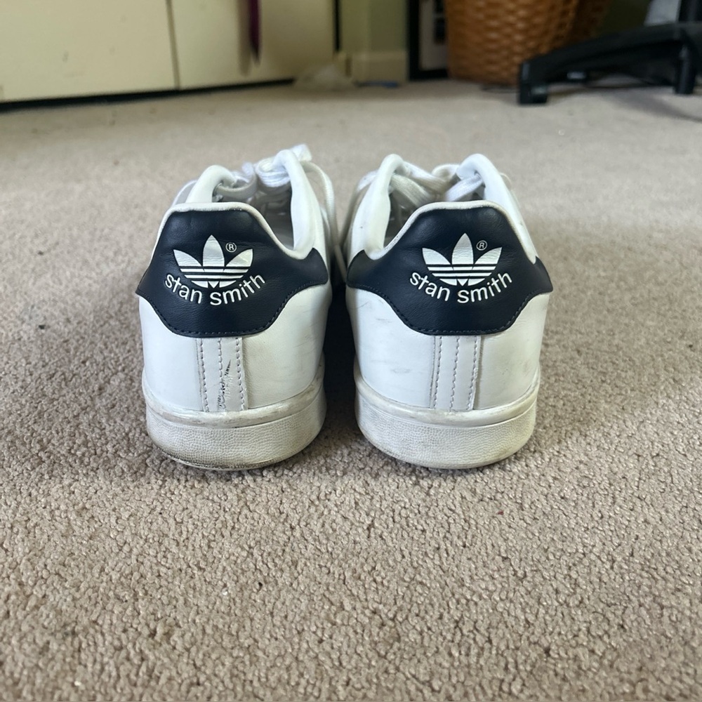 Adidas Stan Smith White and Dark Blue Sneakers
Mens Size: 14 US